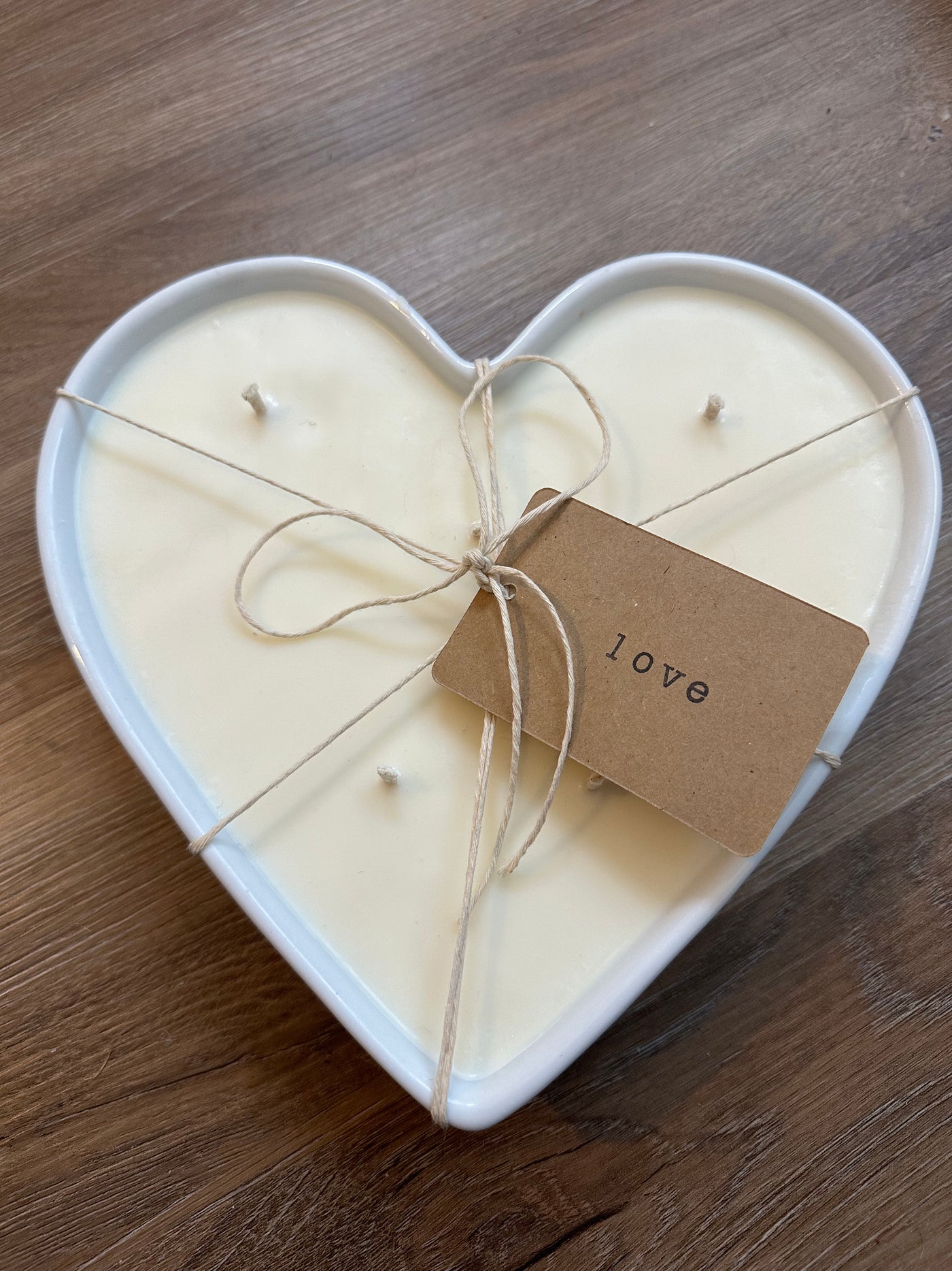 (LOVE) WHITE HEART CANDLE